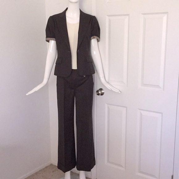 Bcbg maxazria brown pinstripe short sleeve jacket, wide leg pants set - Picture 4 of 15
